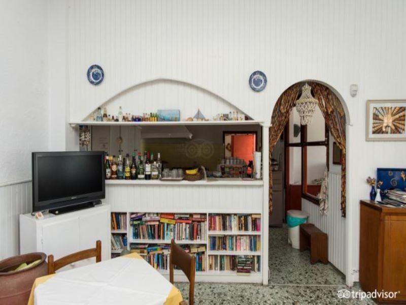 Artemis Hotel 2*